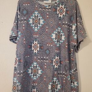 Avery Geometric Gray and Blue Short Sleeve Tee